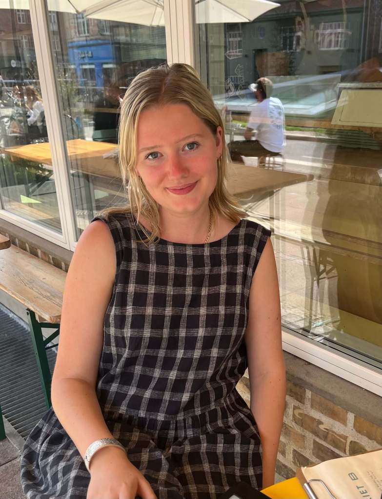 Harriet Crisp sitting outside a cafe